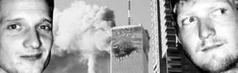 Schwarz-weißes Triptychon aus einem deutschen Medienkritik-Blog von 2004, zeigt zwei Medienspezialisten in Porträtaufnahmen, die eine historische Aufnahme vom 11. September 2001 flankieren. Die drei Bilder sind durch digitale Kompression und die typische Blogästhetik der frühen 2000er Jahre gekörnt und kontrastreich.